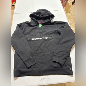 Used Supreme Zip Pouch
Hooded Sweatshirt
Black Sz M stock x tag